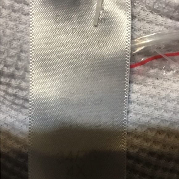 Woman’s size 4X woman, within long sleeve, pristine, white top with embroidery.R - Picture 9 of 10